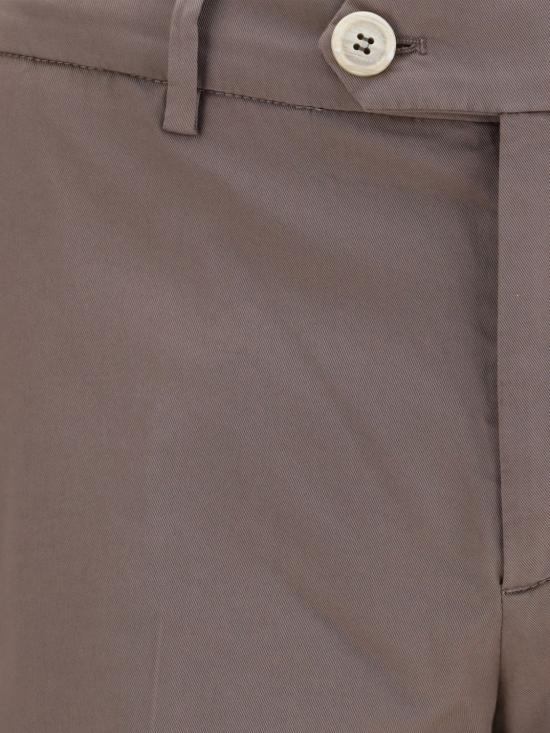 26SS 브루넬로 쿠치넬리 코튼 스트래치 미드 라이즈 슬림 핏 치노 M289LI1770 C6046 Hazel - BRUNELLO CUCINELLI