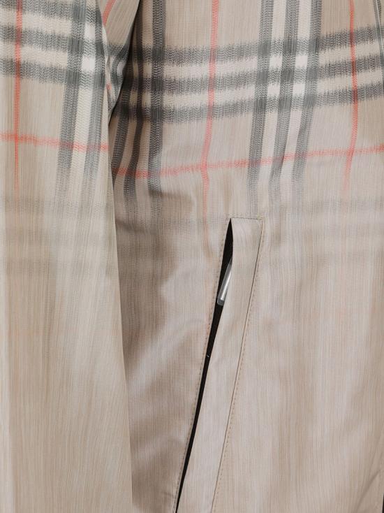 26SS 버버리 그라디언트 체크 후드 자켓 8118831 B9368 Pink - BURBERRY