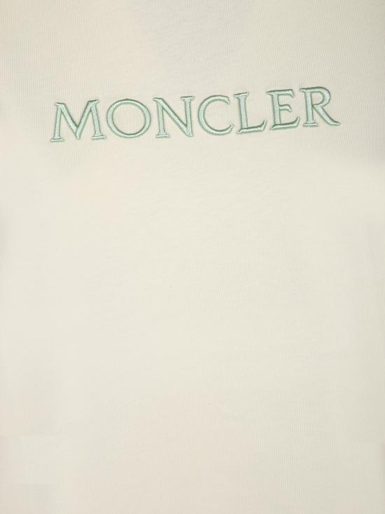 26SS 몽클레어 자수 토널 로고 코튼 티셔츠 8C00021 89AUO 80E White - MONCLER