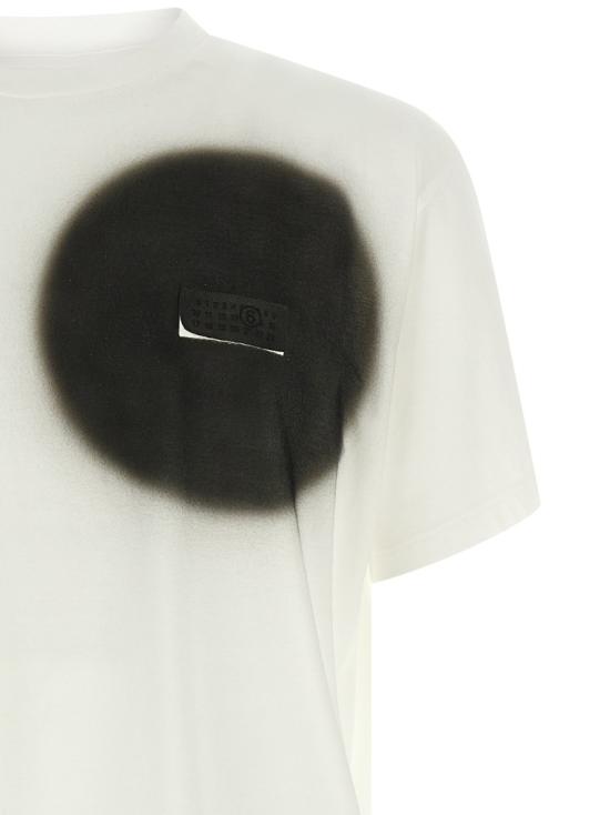 26SS MM6 메종마르지엘라 스프레이 페인트 티셔츠 SH0GC0067M20048101 White - MM6 MAISON MARGIELA