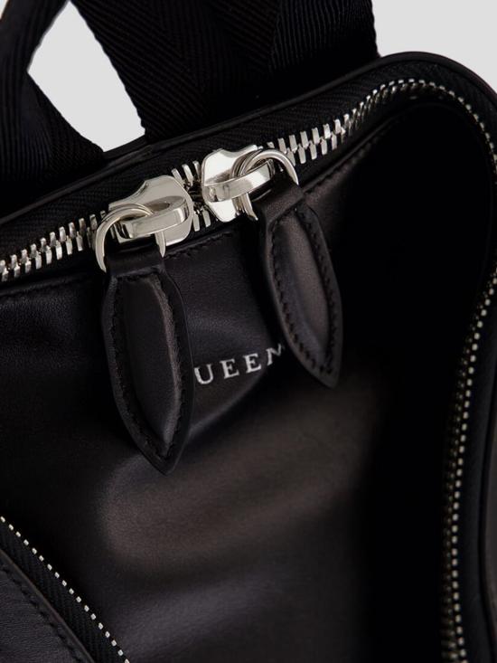 26SS 알렉산더 맥퀸 백팩 8564131AAV9 1000 Black - ALEXANDER MCQUEEN