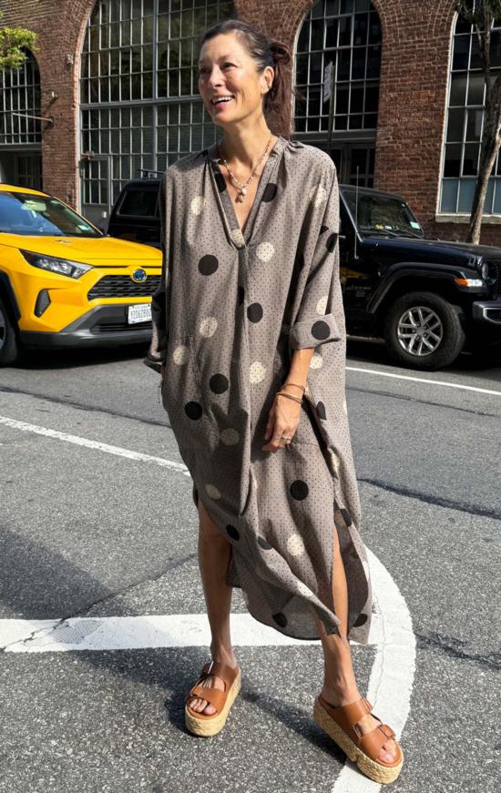  투 롱 원피스 두 가지 천연 염색 다부 도트 카프탄 그레이/화이트/블랙