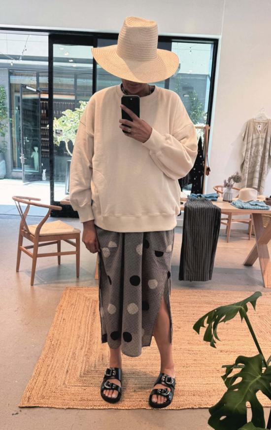  투 롱 원피스 두 가지 천연 염색 다부 도트 카프탄 그레이/화이트/블랙 - TWO