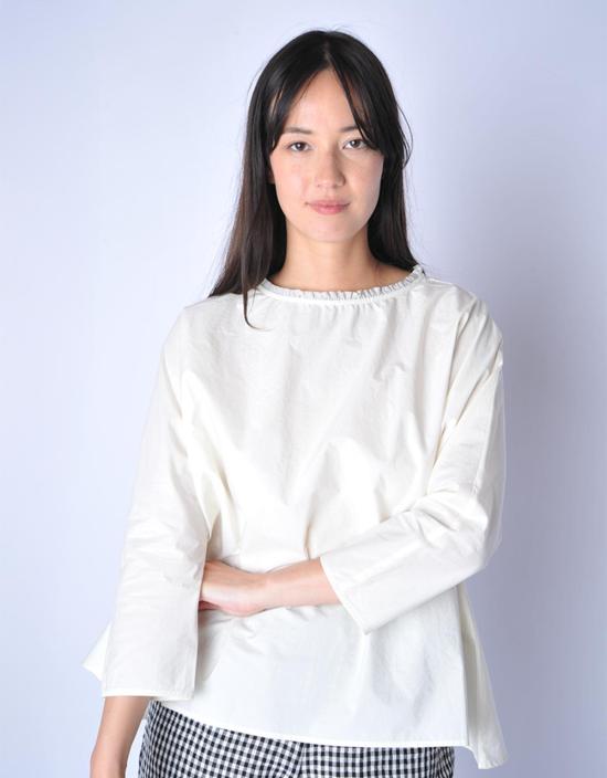 아푼토비 블라우스 푼토 B 메리뉴 러플 네크라인 긴팔 상의