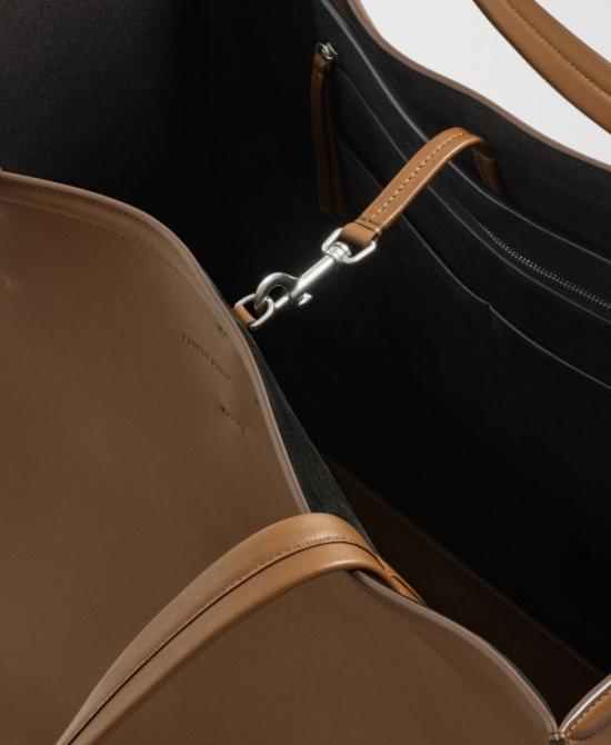 26SS 피비 파일로 토트백 DB06LT0066 700KH S KHAKI SILVER - PHOEBE PHILO