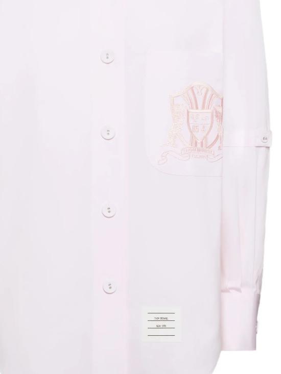 26SS 톰브라운 솔리드 포플린 크레스트 엠브로이더리 암밴드 슈퍼사이즈 셔츠 FLL079E F1004680 LT PINK - THOM BROWNE