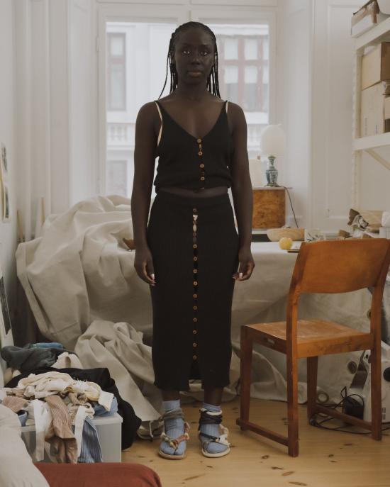 26SS 베이스레인지 민소매 티셔츠 PUODLISU26 BLACK DOM - BASERANGE