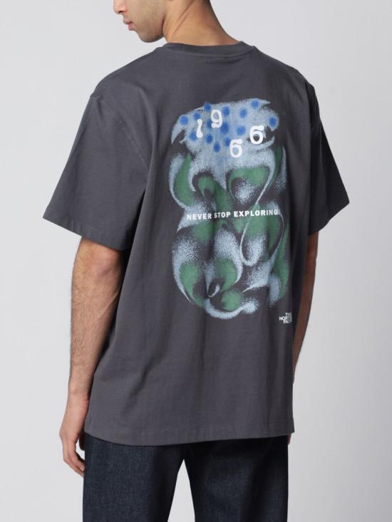 26SS 노스페이스 반팔 티셔츠 NF0A8GAH RHI Charcoal - NORTH FACE