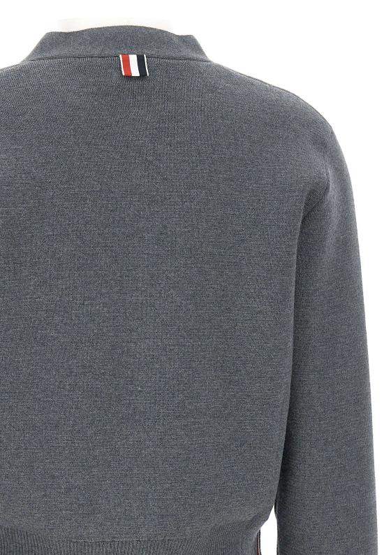 26FW 톰브라운 파인 메리노 울 4바 클래식 V넥 가디건 FKC207A 00014035 GREY - THOM BROWNE
