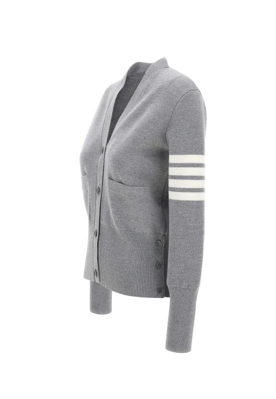 26FW 톰브라운 파인 메리노 울 4바 클래식 V넥 가디건 FKC207A 00014055 GREY - THOM BROWNE