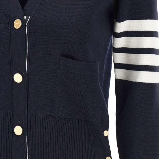 26FW 톰브라운 파인 메리노 울 4바 클래식 V넥 가디건 FKC207A 00014415 BLUE - THOM BROWNE