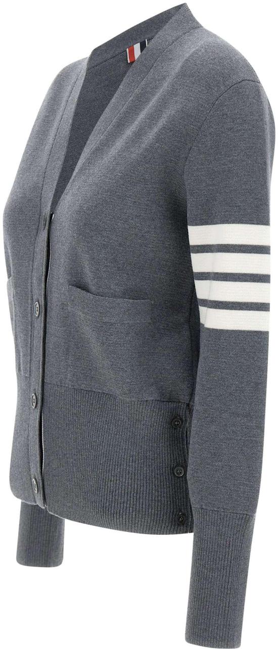 26FW 톰브라운 파인 메리노 울 4바 클래식 V넥 가디건 FKC207A00014035 DONKERGREY - THOM BROWNE