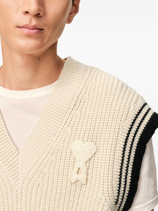 26SS 아미 립드 울 슬리브리스 하트 스웨터 UKS865KN0161 136 WHITE CREAM - AMI