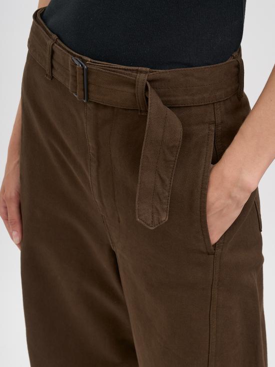 26SS 르메르 트위스트 벨티드 팬츠 NPA326LD1068BR423 Brown - LEMAIRE