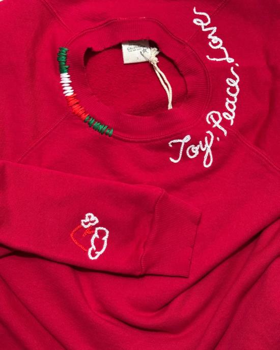  아이 스톨 마이 보이프렌즈 셔츠 스웨터 남자친구 셔츠를 훔쳤어요! Joy Peace & Love Santa Crew Sweatshirt Red - I STOLE MY BOYFRIEND'S SHIRT