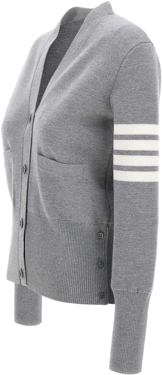 26FW 톰브라운 파인 메리노 울 4바 클래식 V넥 가디건 FKC207A00014055 GREY - THOM BROWNE