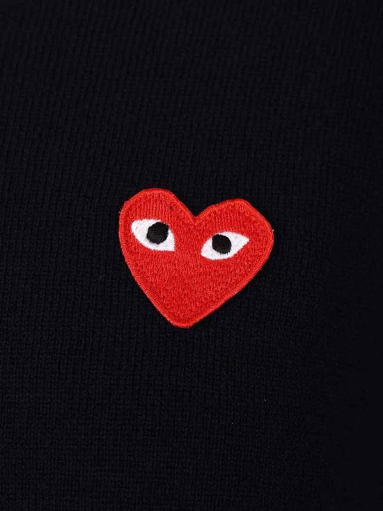 26SS 꼼데가르송 플레이 레드 하트 브이넥 스웨터 AXN0020512 Blue - COMME DES GARCONS