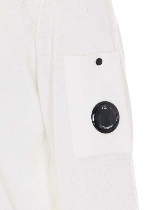26SS 씨피 컴퍼니 코튼 크레이프 크루넥 렌즈 스웨터 20CMKN105A006323O103 White - C.P. COMPANY