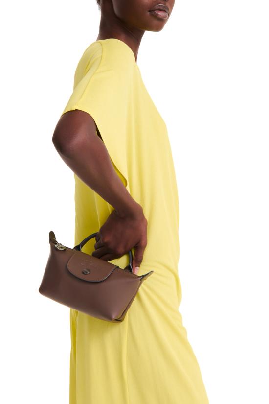 26FW 롱샴 르 플리아쥬 엑스트라 XS 레더 파우치 34205987 002 Moka - LONGCHAMP