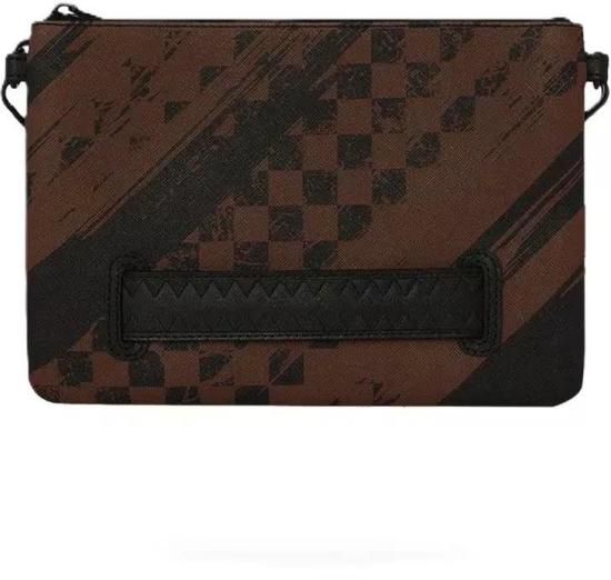 26SS 스프레이그라운드 클러치/파우치 910B8969NSZ BROWN - SPRAYGROUND