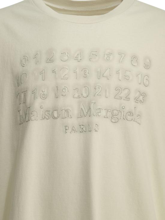 26SS 마르지엘라 자수 로고 티셔츠 S50GC0705S24567103 White - MAISON MARGIELA