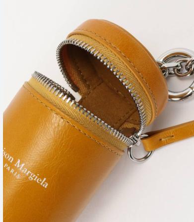 26SS 마르지엘라 키링 SA1VL0048P8831 T2275 YELLOW - MAISON MARGIELA