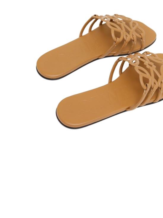 26SS 로에베 페탈 애너그램 소프트 카프스킨 슬라이드 LPEA465 X063150 CAMEL - LOEWE