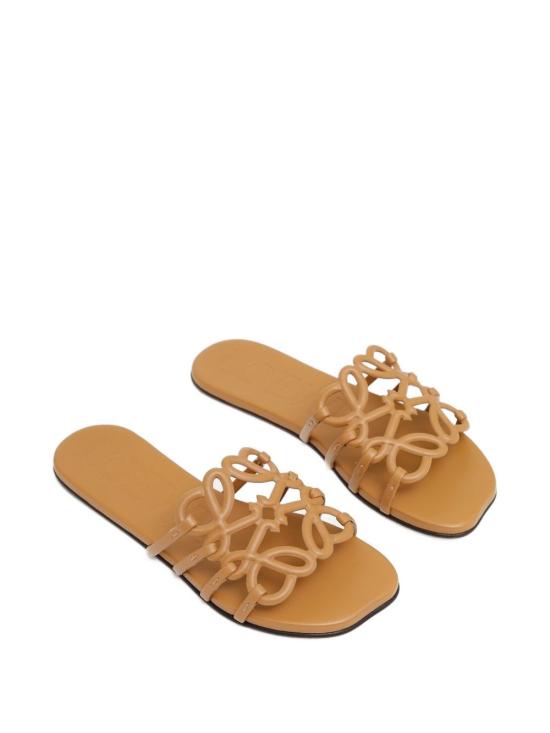 26SS 로에베 페탈 애너그램 소프트 카프스킨 슬라이드 LPEA465 X063150 CAMEL - LOEWE