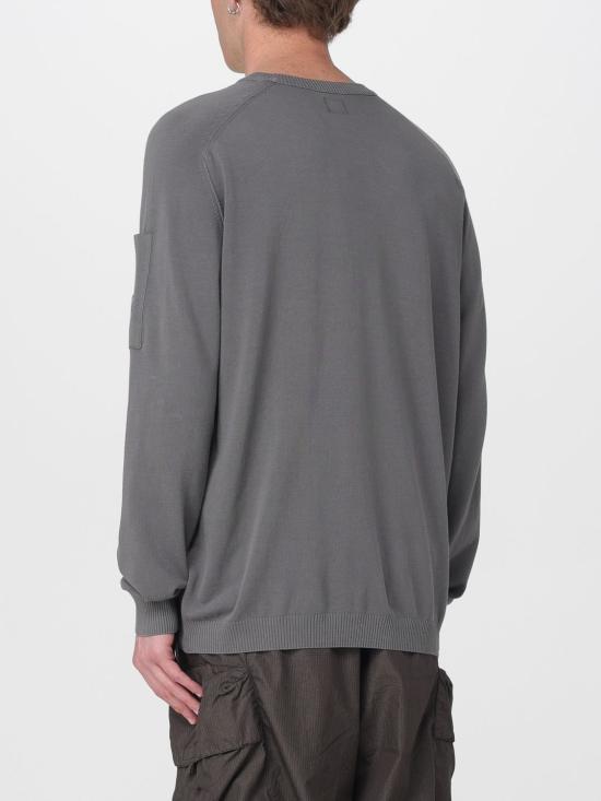 26SS 씨피 컴퍼니 스웨터 20CMKN105A0063230 921 Charcoal - C.P. COMPANY