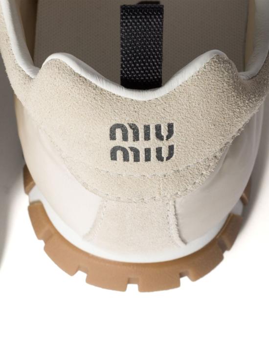 26FW 미우미우 타이어 테크니컬 소재 및 스웨이드 스니커즈 5E417E ZJMF0304 Ivory - MIU MIU