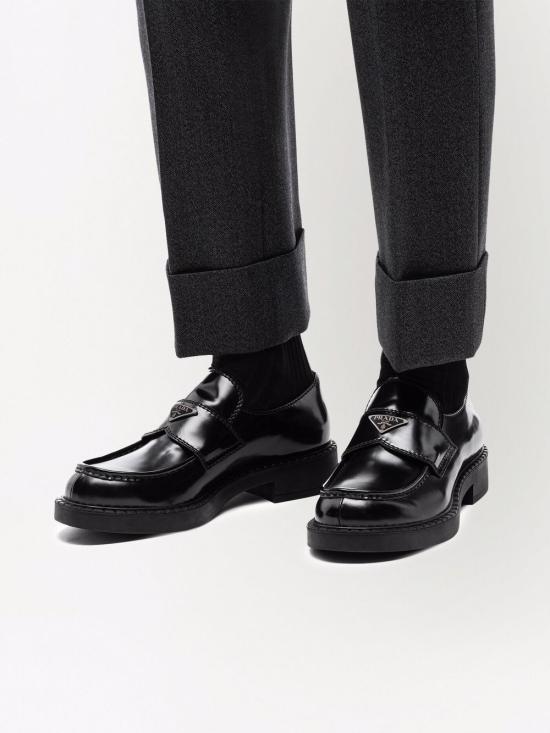 26FW 프라다 초콜릿 브러쉬드 레더 로퍼 2DE127 055F0002 Nero - PRADA