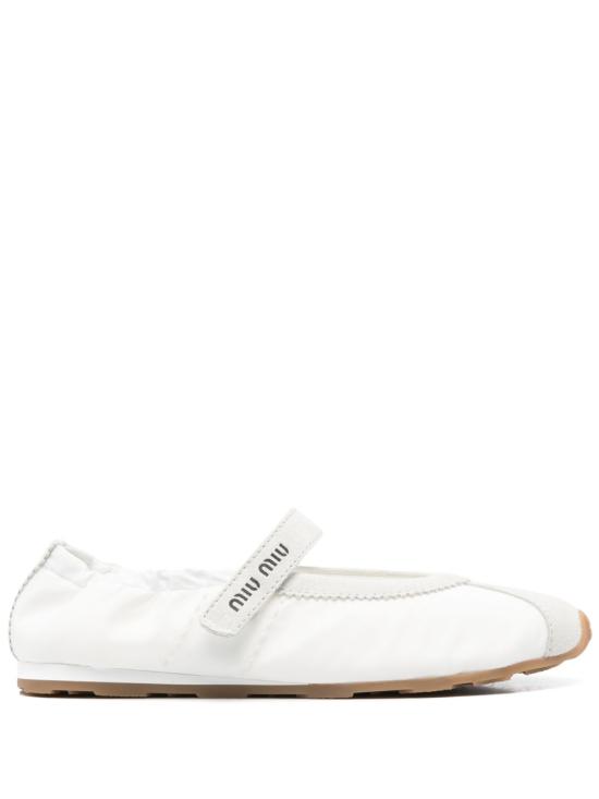 26FW 미우미우 플랫 슈즈 5F370E D7CF0009 WHITE