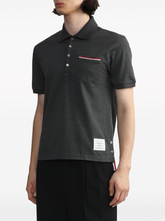 26FW 톰브라운 피케 포켓 폴로 티셔츠 MJP022A 01455025 DARK GREY - THOM BROWNE