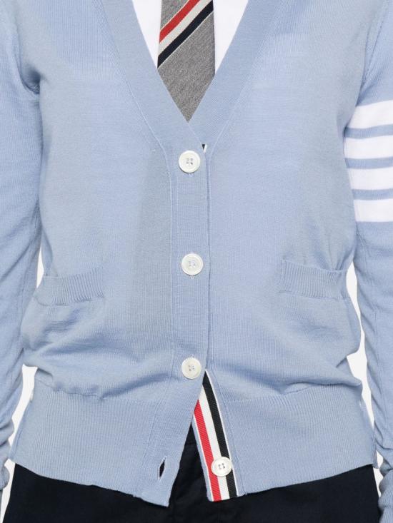 26FW 톰브라운 파인 메리노 울 4바 릴렉스 핏 가디건 FKC334A Y1014482 LIGHT BLUE - THOM BROWNE