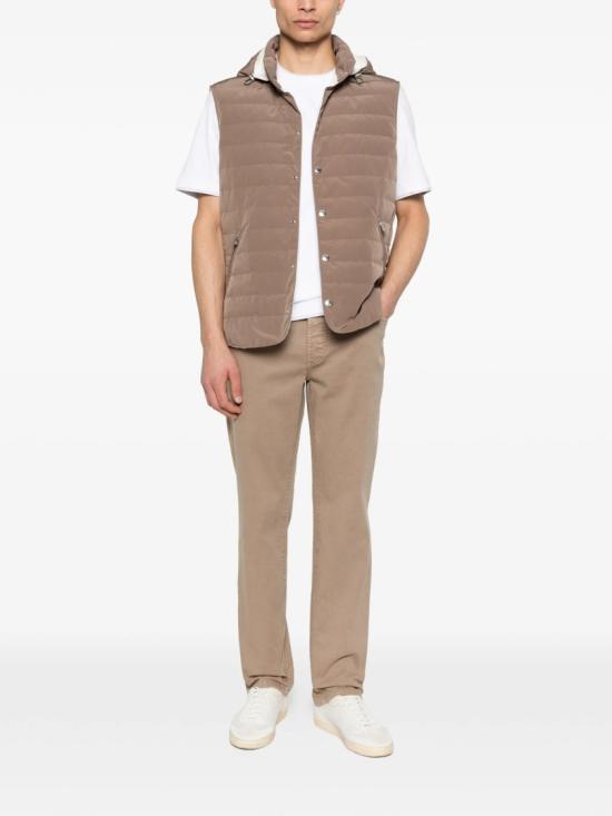 26SS 브루넬로 쿠치넬리 디테쳐블 후드 멤브레인 나일론 다운 베스트 MM4791696 Brown - BRUNELLO CUCINELLI
