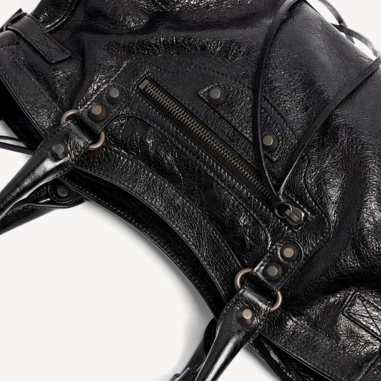 26FW 발렌시아가 르 시티 백 867667 2ABEK 1000 BLACK DOM - BALENCIAGA