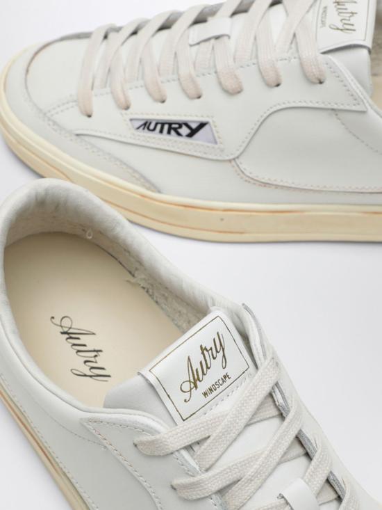 26SS 오트리 WINDSCAPE 로우 스니커즈 슈퍼 빈티지 가죽 SVLMPJ02 White - AUTRY