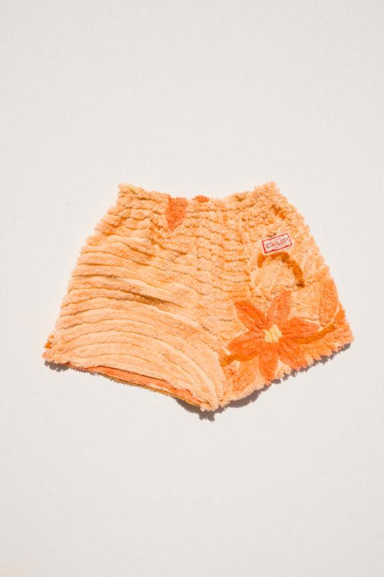  카린 숏팬츠 칼린 셰닐 필드 쇼츠 피치 색상 - CARLEEN