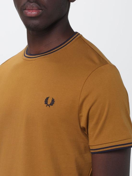 26SS 프레드페리 반팔 티셔츠 M1588 88B Rust - FRED PERRY