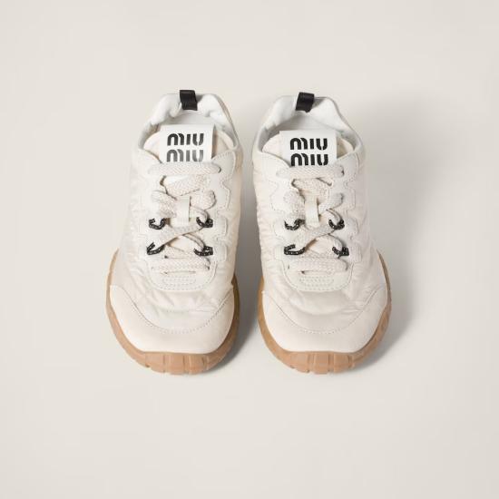 26FW 미우미우 타이어 테크니컬 소재 및 스웨이드 스니커즈 5E417EZJMF0304 F 005 White - MIU MIU