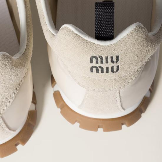26FW 미우미우 타이어 테크니컬 소재 및 스웨이드 스니커즈 5E417EZJMF0304 F 005 White - MIU MIU