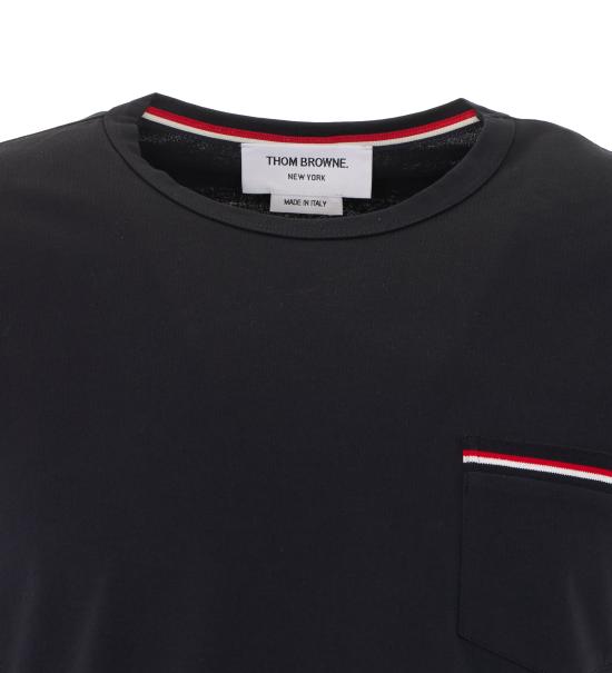 26FW 톰브라운 미디움 웨이트 저지 팁 포켓 크루넥 티셔츠 MJS010A 01454415 Blue - THOM BROWNE