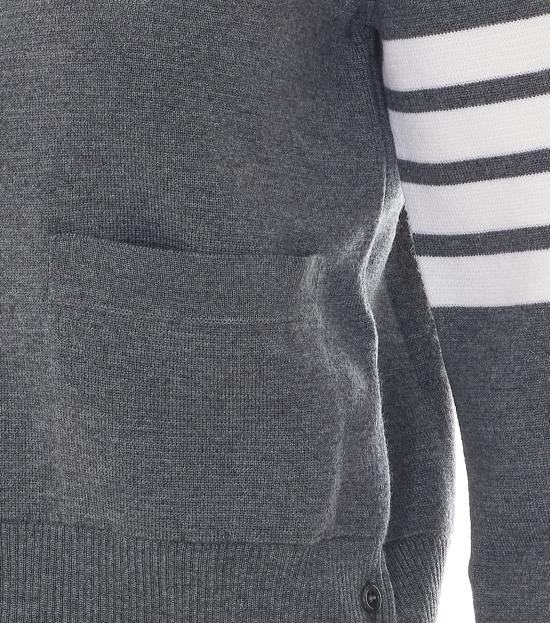 26FW 톰브라운 파인 메리노 울 4바 클래식 V넥 가디건 FKC207A 00014035 Grey - THOM BROWNE