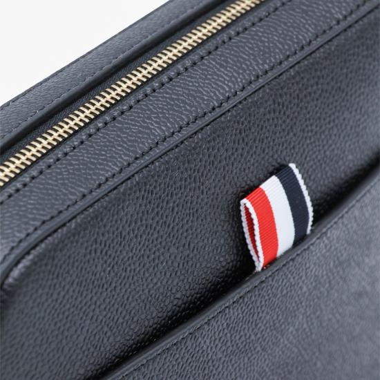 26SS 톰브라운 클러치/파우치 MAC067A 00198001 Black - THOM BROWNE