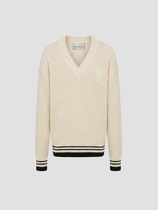 26SS 아미 립드 울 브이넥 아미 드 하트 스웨터 UKS864KN0161 136 WHITE CREAM