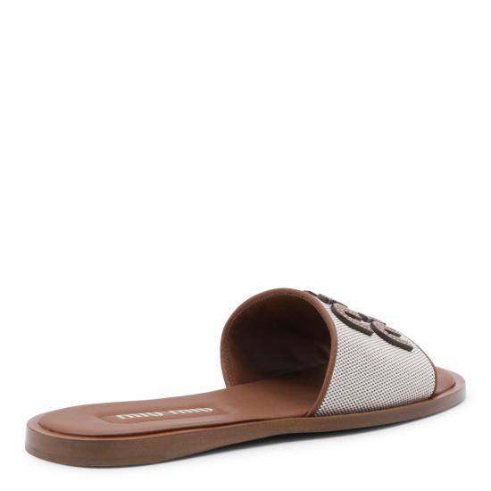 26SS 미우미우 캔버스 및 가죽 슬라이드 5XX644F005 Q1DF062F NATURALE BRANDY - MIU MIU