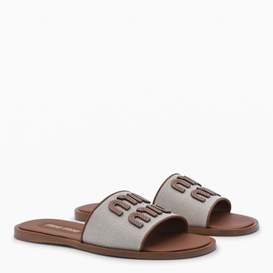 26SS 미우미우 캔버스 및 가죽 슬라이드 5XX644F005 Q1DF062F NATURALE BRANDY - MIU MIU
