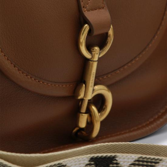 26SS 버버리 미니 B 클립 메신저 백 8123367 B8630 HAZELNUT - BURBERRY