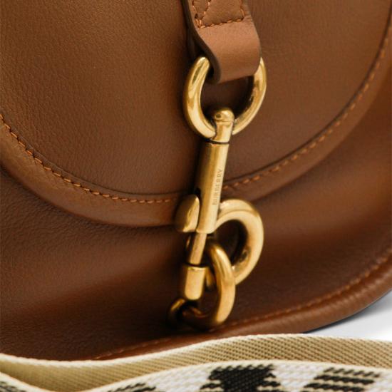 26SS 버버리 미니 B 클립 메신저 백 8123367 B8630 HAZELNUT - BURBERRY