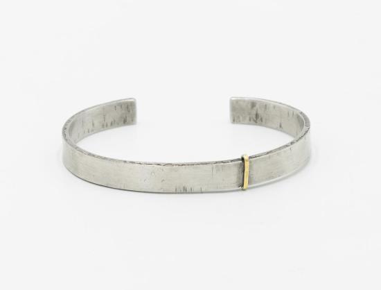  타이틀 오브 워크 브레이슬릿 작품명: 6.5mm 커프 / 18K 링 605